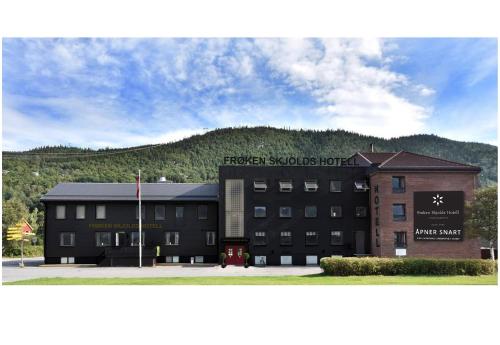 Vista exterior, Frøken Skjolds Hotel Lyngengarden in Mosjoen Vista exterior, Frøken Skjolds Hotel Lyngengarden in Mosjoen