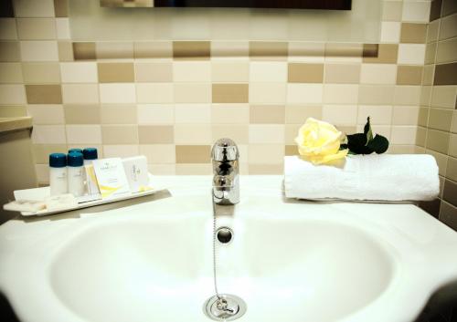 This photo about Ona Jardines Paraisol shared on HyHotel.com