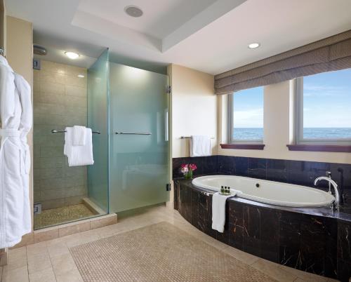 Bathroom, Battery Wharf Hotel, Boston Waterfront in Boston (MA) Bathroom, Battery Wharf Hotel, Boston Waterfront in Boston (MA)
