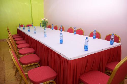 Bilik mesyuarat / dewan besar, Right Venue Hotel in Thika Bilik mesyuarat / dewan besar, Right Venue Hotel in Thika
