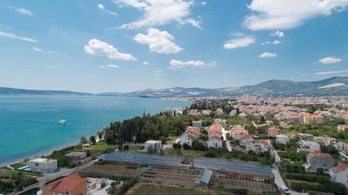 Navi in Kastela Navi in Kastela