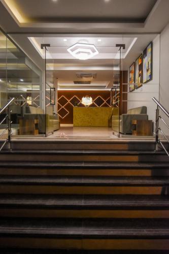Lobby, Kensington Suites near Brookfield Hospital Lobby, Kensington Suites near Brookfield Hospital