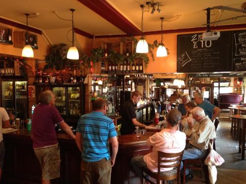 Pub/salon, The Junction Hotel in Dorchester Pub/salon, The Junction Hotel in Dorchester