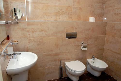 Bathroom, Groane Hotel Residence in Cesano Maderno Bathroom, Groane Hotel Residence in Cesano Maderno