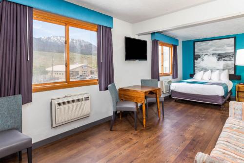 Super 8 By Wyndham Gardiner/Yellowstone Park Area in Gardiner (MT) Super 8 By Wyndham Gardiner/Yellowstone Park Area in Gardiner (MT)