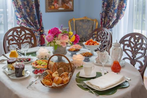 Food and beverages, Maison d'hotes de charme La Rose de Ducey pres du Mont Saint Michel in Ducey Food and beverages, Maison d'hotes de charme La Rose de Ducey pres du Mont Saint Michel in Ducey