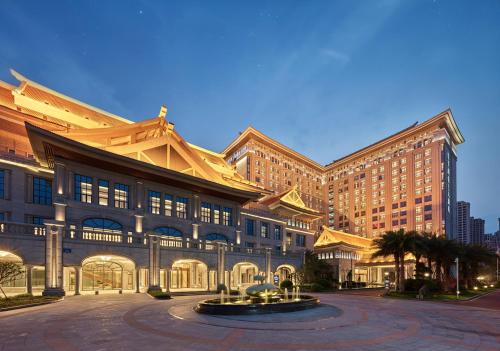 This photo about Howard Johnson by Wyndham Jimei Lake Plaza Xiamen shared on HyHotel.com