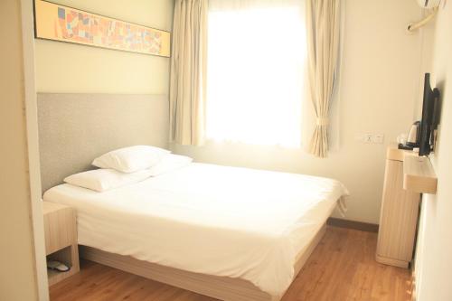 This photo about Hanting Express Guangzhou Changlong North shared on HyHotel.com