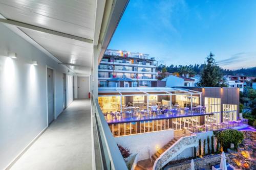 ระเบียง/ชานเรือน, โรงแรมครีโอปีกิ (Hotel Kriopigi) in ชาลคิดีคี ระเบียง/ชานเรือน, โรงแรมครีโอปีกิ (Hotel Kriopigi) in ชาลคิดีคี