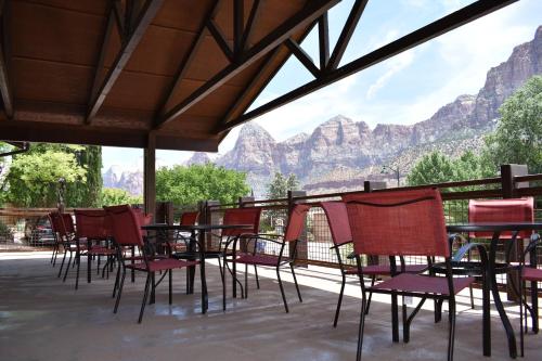 餐飲選擇, 錫安峽谷小屋 (Zion Canyon Lodge) in 斯普琳達利 餐飲選擇, 錫安峽谷小屋 (Zion Canyon Lodge) in 斯普琳達利