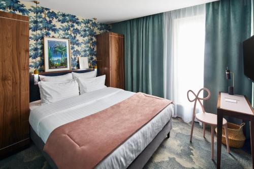 Hotel Taylor in 10th - Gare du Nord Hotel Taylor in 10th - Gare du Nord