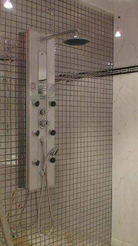 Bathroom, Cote Marne in Champigny-sur-Marne Bathroom, Cote Marne in Champigny-sur-Marne