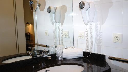 Bathroom, Entree Hotel Gross Borstel Garni in Hamburg Airport Bathroom, Entree Hotel Gross Borstel Garni in Hamburg Airport