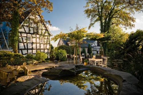 Entrance, Malerwinkel Hotel in Bergisch Gladbach Entrance, Malerwinkel Hotel in Bergisch Gladbach