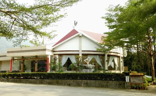 Entrance, Atunas Holiday Country Resort in Dapu Township Entrance, Atunas Holiday Country Resort in Dapu Township