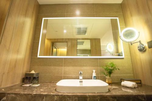 This photo about Atour Hotel Xi'an Gaoxin Jinye Road Branch shared on HyHotel.com