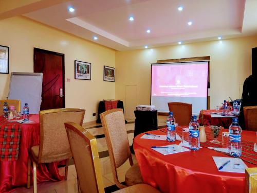 Susitikimų kambariai / pobūvių salės, Falcon Heights Hotel in Nanjukis Susitikimų kambariai / pobūvių salės, Falcon Heights Hotel in Nanjukis