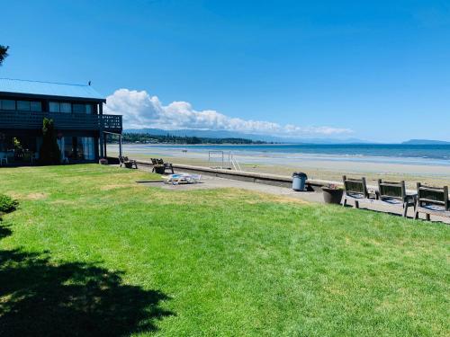 Sand Pebbles Inn in Qualicum Beach (BC) Sand Pebbles Inn in Qualicum Beach (BC)