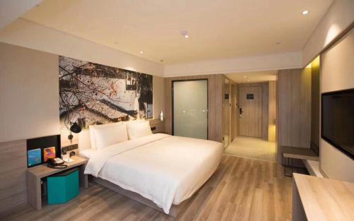 This photo about Atour Hotel (Hefei Hi-tech Zone Dashushan Park) shared on HyHotel.com