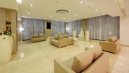 Lobby, Ramada by Wyndham Bengaluru Yelahanka near Ghati Subramanya Temple Lobby, Ramada by Wyndham Bengaluru Yelahanka near Ghati Subramanya Temple