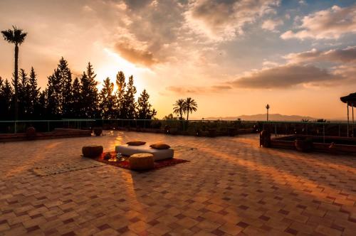 Charming villa in the heart of Marrakech palm grove - image 9