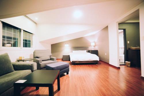 GONGGAN Residence Hotel in Okpo-dong GONGGAN Residence Hotel in Okpo-dong