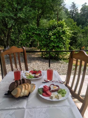 طعام و مشروبات, Beehives in Kutaisi طعام و مشروبات, Beehives in Kutaisi