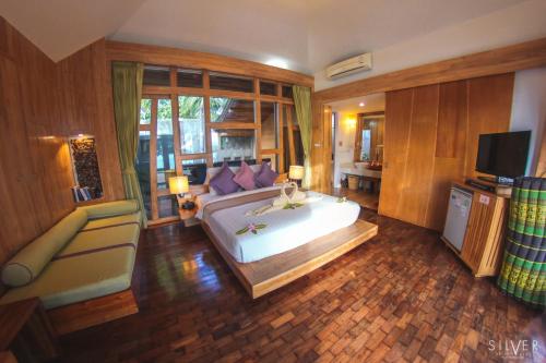 Bundhaya Villas near Elephant Beach Bar & Restaurant Bundhaya Villas near Elephant Beach Bar & Restaurant