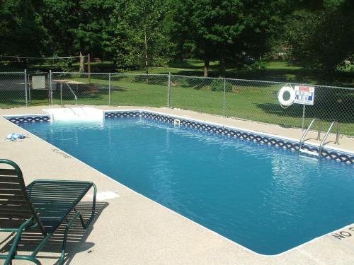 Kolam renang, Wilstem Cabins in Scottsburg (IN) Kolam renang, Wilstem Cabins in Scottsburg (IN)