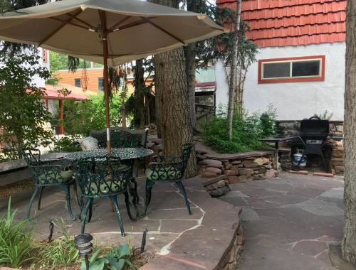 設施, 提洛爾旅館 (Tyrolean Lodge) in 阿斯彭 (CO) 設施, 提洛爾旅館 (Tyrolean Lodge) in 阿斯彭 (CO)