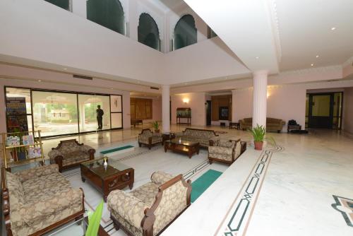 ロビー, ヘリテージ リゾート ビーカーネール (Heritage Resort Bikaner) in ラジャスターン ロビー, ヘリテージ リゾート ビーカーネール (Heritage Resort Bikaner) in ラジャスターン