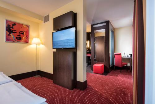 This photo about Best Western Plaza Hotel Hamburg shared on HyHotel.com