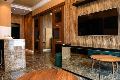 01411А Верхняя Торговая Residence Трехкомнатные апартаменты с Джакузи и Панорамным видом in Ufa 01411А Верхняя Торговая Residence Трехкомнатные апартаменты с Джакузи и Панорамным видом in Ufa