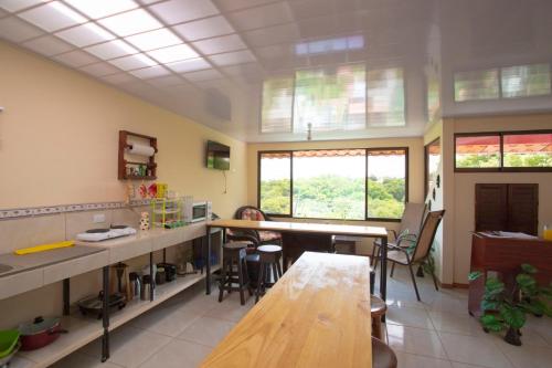 Cocina, Flor de Katty Hostel Airport in Alajuela Cocina, Flor de Katty Hostel Airport in Alajuela