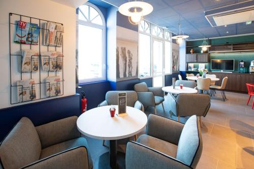 Bar/ Salón, ibis Saint Malo Plage in Saint-Malo Bar/ Salón, ibis Saint Malo Plage in Saint-Malo