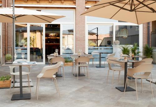Facilities, HILL COLLE - camere & bistrot in Erbusco Facilities, HILL COLLE - camere & bistrot in Erbusco