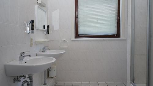 Bathroom, Entree Hotel Glinde in Glinde Bathroom, Entree Hotel Glinde in Glinde