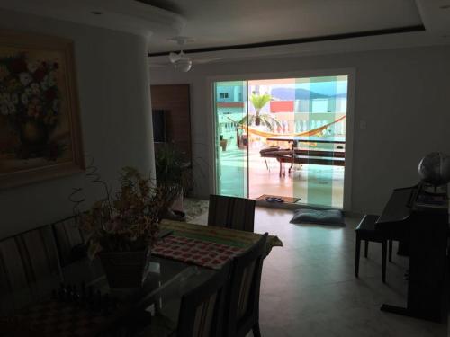 Cobertura de 3 quartos com hidromassagem e vista do por-do-sol in Vila Luis Antonio Cobertura de 3 quartos com hidromassagem e vista do por-do-sol in Vila Luis Antonio