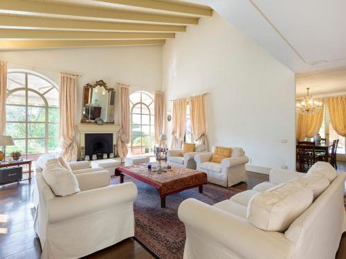 Castelletto di Branduzzo Villa Sleeps 12 Pool WiFi in Besozzo Castelletto di Branduzzo Villa Sleeps 12 Pool WiFi in Besozzo