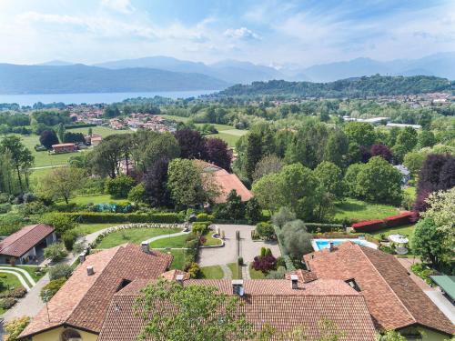 Castelletto di Branduzzo Villa Sleeps 12 Pool WiFi in Besozzo Castelletto di Branduzzo Villa Sleeps 12 Pool WiFi in Besozzo