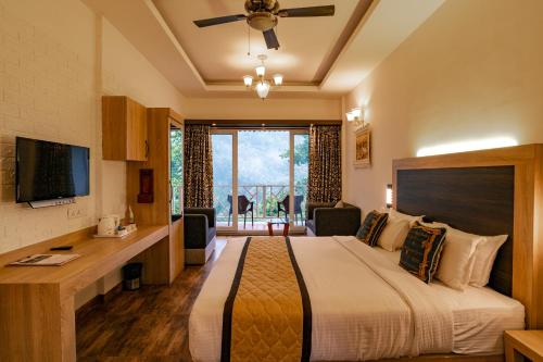 Tea Harvester in Munnar Tea Harvester in Munnar