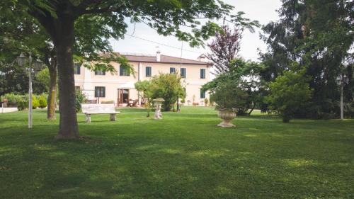 Garden, B&B Corte Burchio in Adria (Rovigo) Garden, B&B Corte Burchio in Adria (Rovigo)