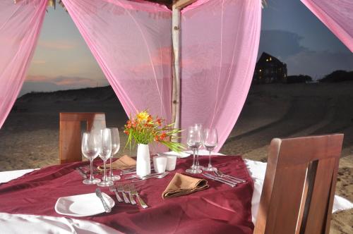 مطعم, فندق لايا سفاري (Laya Safari Hotel) in يالا مطعم, فندق لايا سفاري (Laya Safari Hotel) in يالا