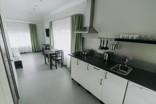 廚房, Jaunāmuiža Apartamenti (Jaunamuiza Apartamenti) in 瓦爾米耶拉 廚房, Jaunāmuiža Apartamenti (Jaunamuiza Apartamenti) in 瓦爾米耶拉