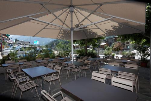 Balkon/teras, Hotel Restaurant Le Gietroz in Bagnes Balkon/teras, Hotel Restaurant Le Gietroz in Bagnes
