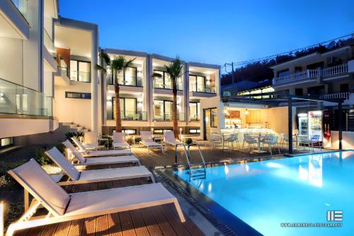 Swimming pool, Senso Suites in Monastiraki Swimming pool, Senso Suites in Monastiraki