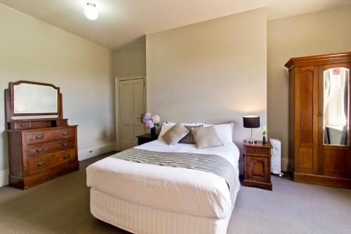 Deloraine Hotel in Deloraine Deloraine Hotel in Deloraine
