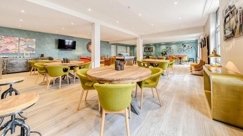 共用Lounge/電視區, Hotel Acropolis " Op het sportiefste park van de kust " in 米德爾凱爾克 共用Lounge/電視區, Hotel Acropolis " Op het sportiefste park van de kust " in 米德爾凱爾克