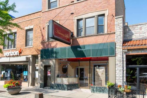1BR Getaway Apt Vintage Modern in Lincoln Square - Eastwood 3S in Evanston (IL) 1BR Getaway Apt Vintage Modern in Lincoln Square - Eastwood 3S in Evanston (IL)