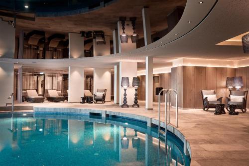 Swimming pool, Krumers Alpin – Your Mountain Oasis in Seefeld Swimming pool, Krumers Alpin – Your Mountain Oasis in Seefeld